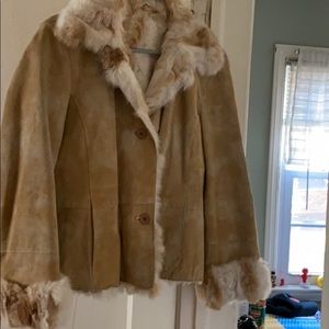 Women’s as 12 leather jacket w fur lining.